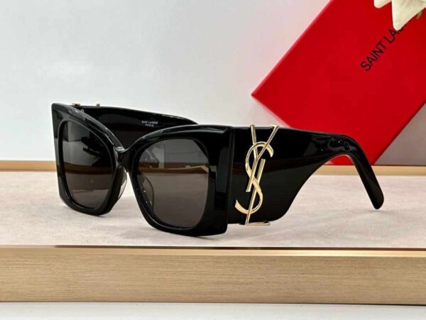 Luxury branded ladie's sunglasses