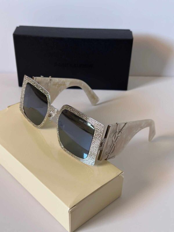 Luxury branded ladie's sunglasses