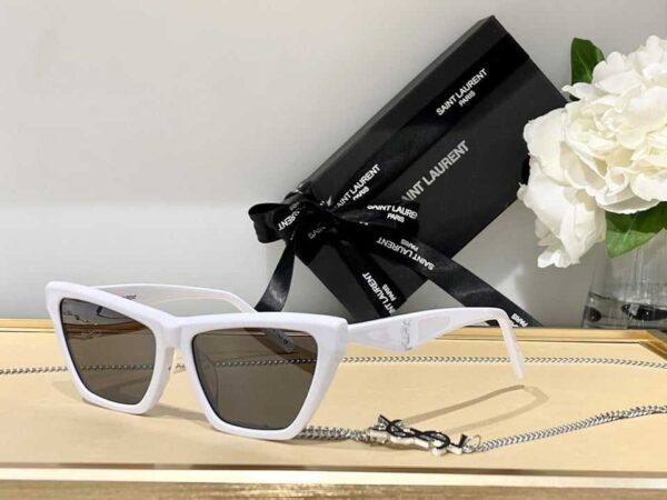 Luxury branded ladie's sunglasses